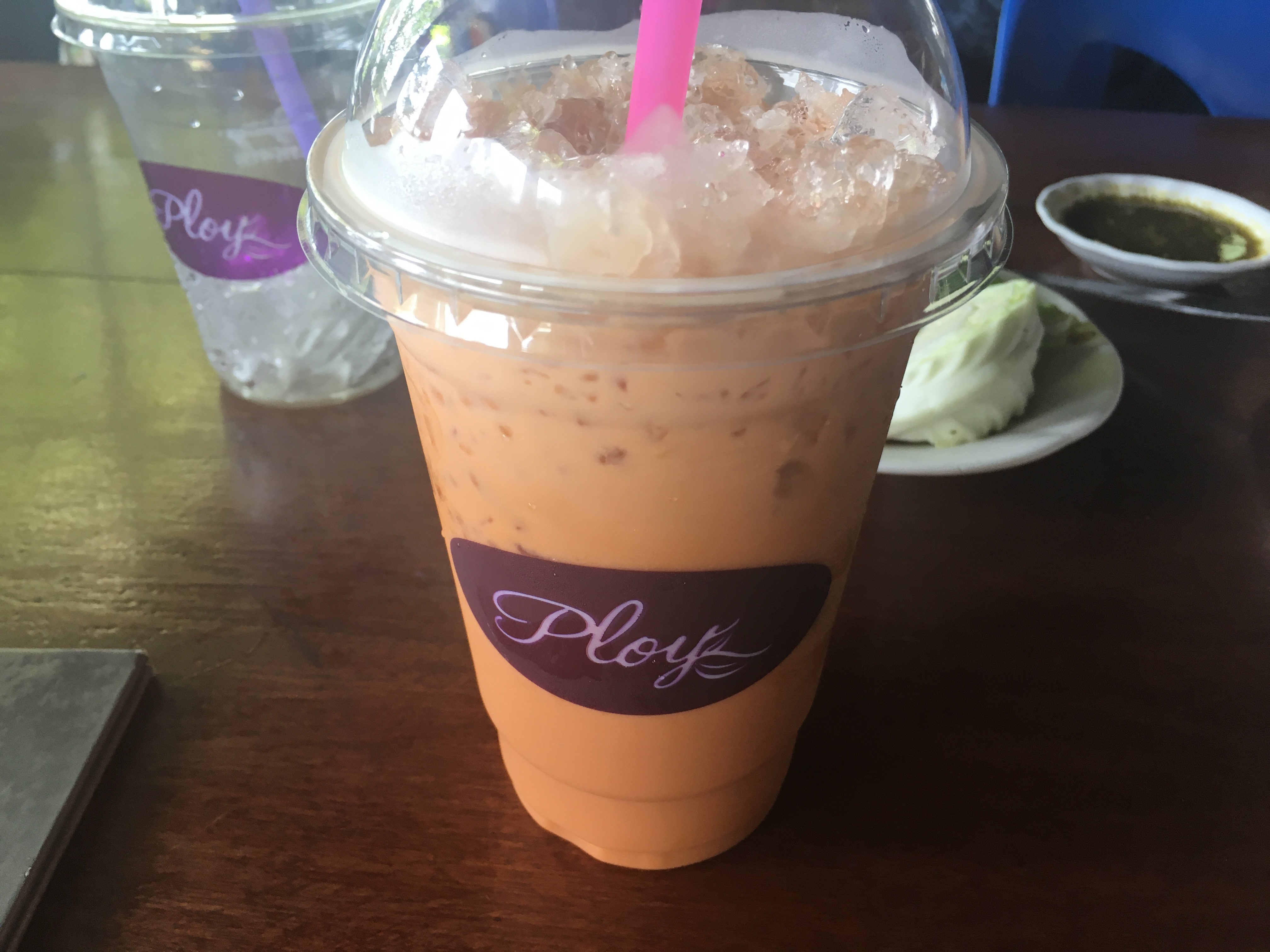 お昼に飲んだThai tea。奥の空の容器がGreen tea（撮り忘れた）