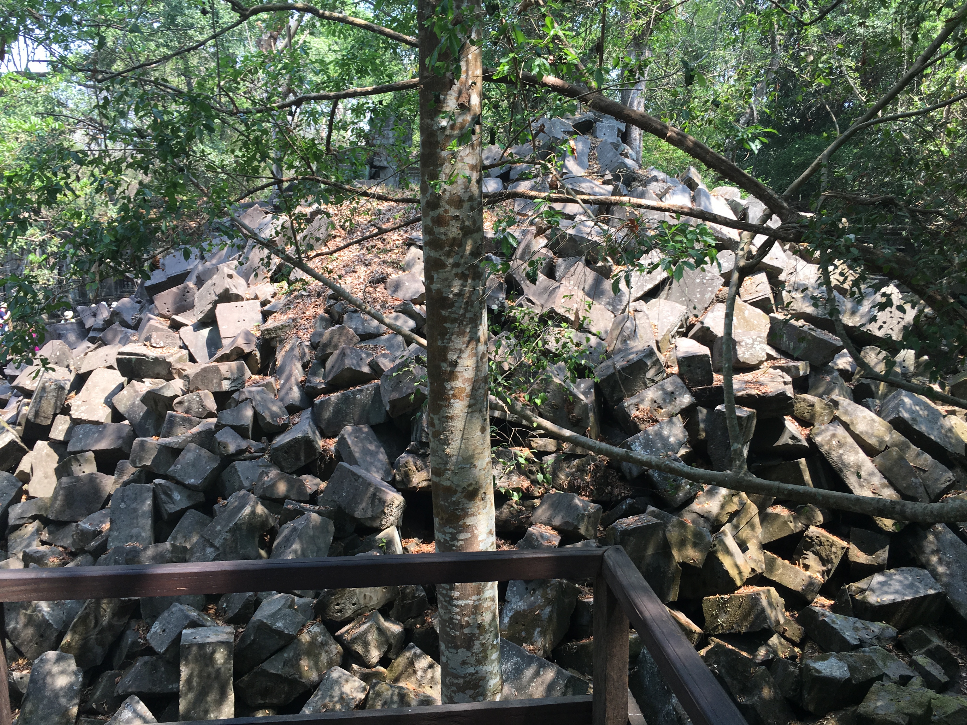 遺跡を歩く