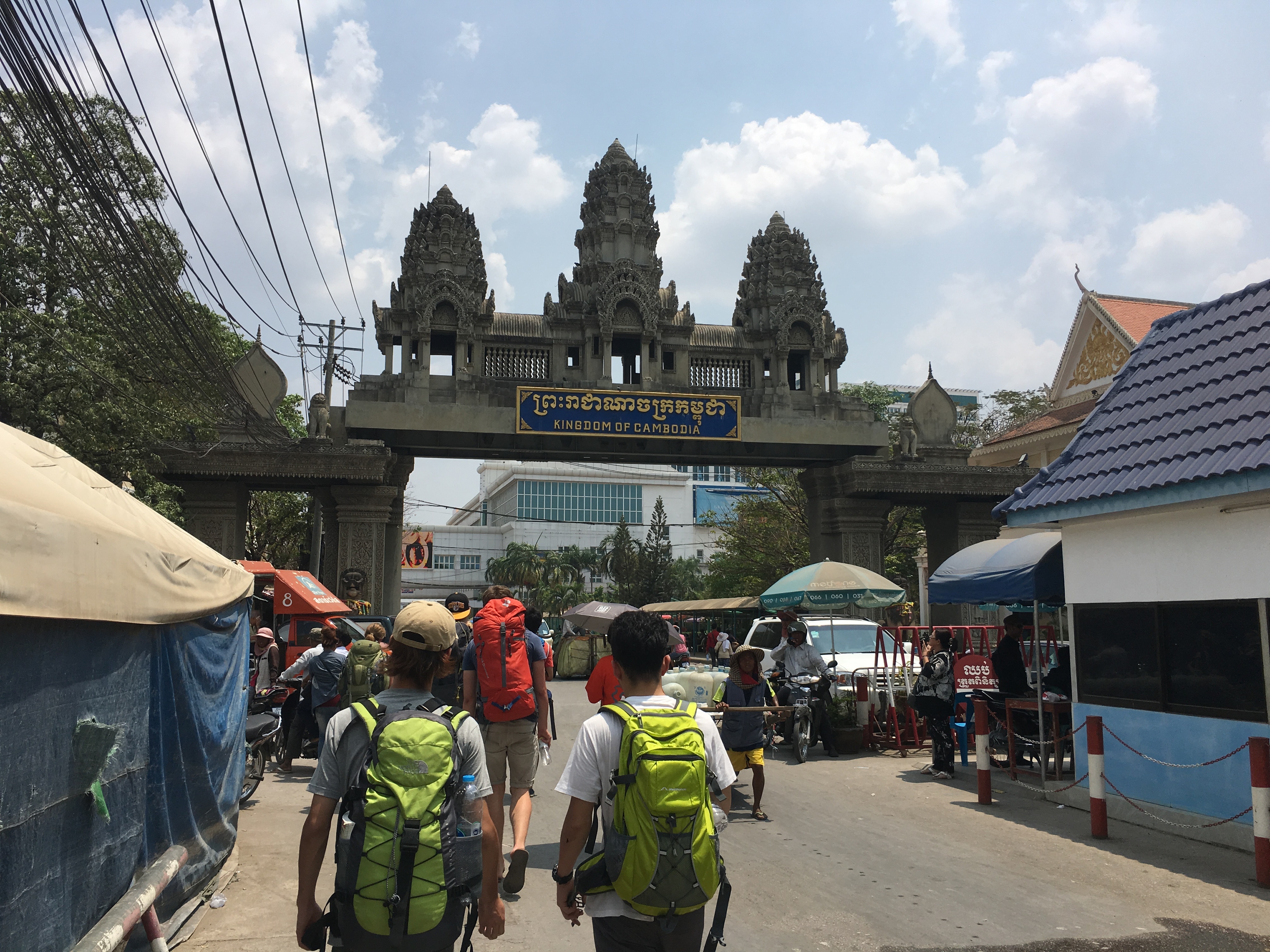 カンボジア国境ゲート。ここを超えるとカンボジア到着!
