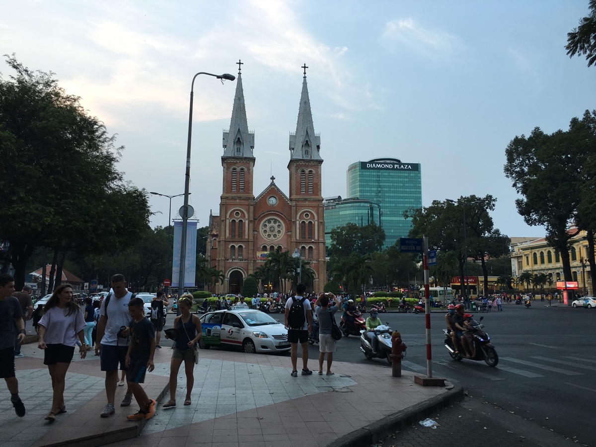 ベンタン市場の入り口付近