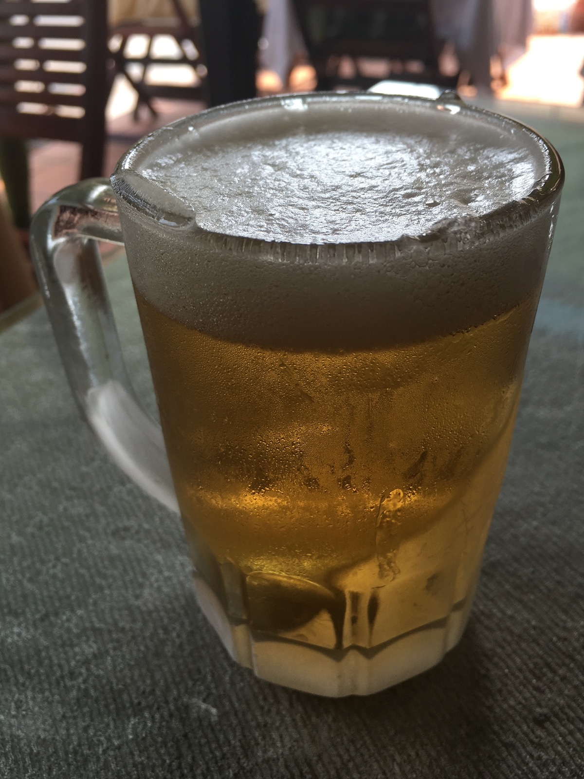 ホイアンの地ビール。すっきりとした味わいで朝から飲めてしまう