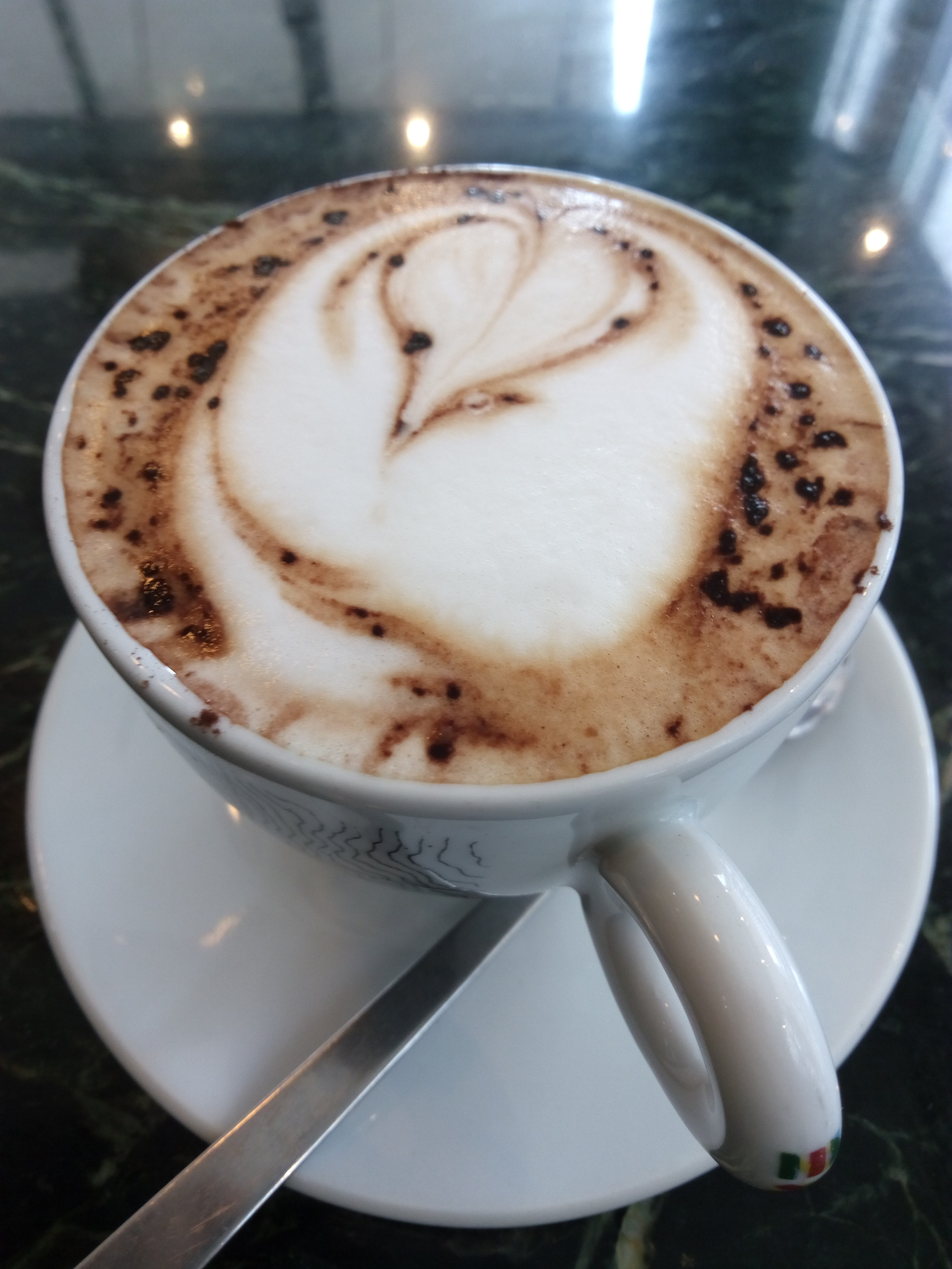 ラテアートが施されたミラノのカプチーノ
