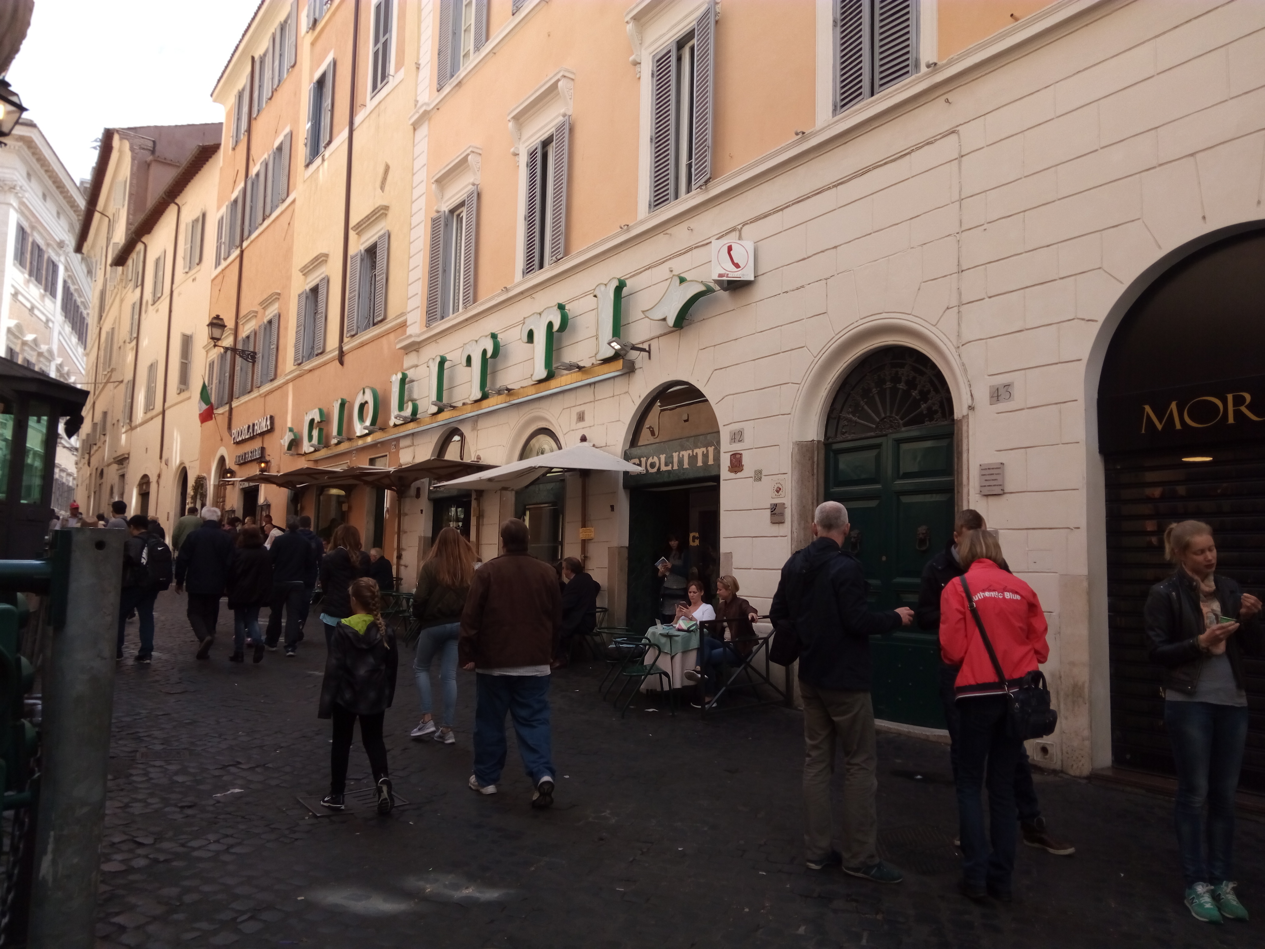 ローマの老舗ジェラート店ジョリッティの外観