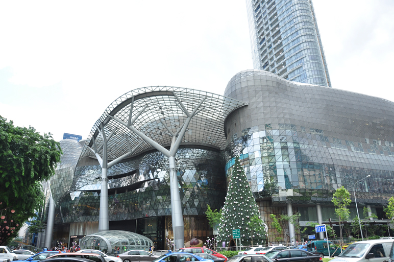 オーチャードロードのショッピングモール(ION Orchard)
