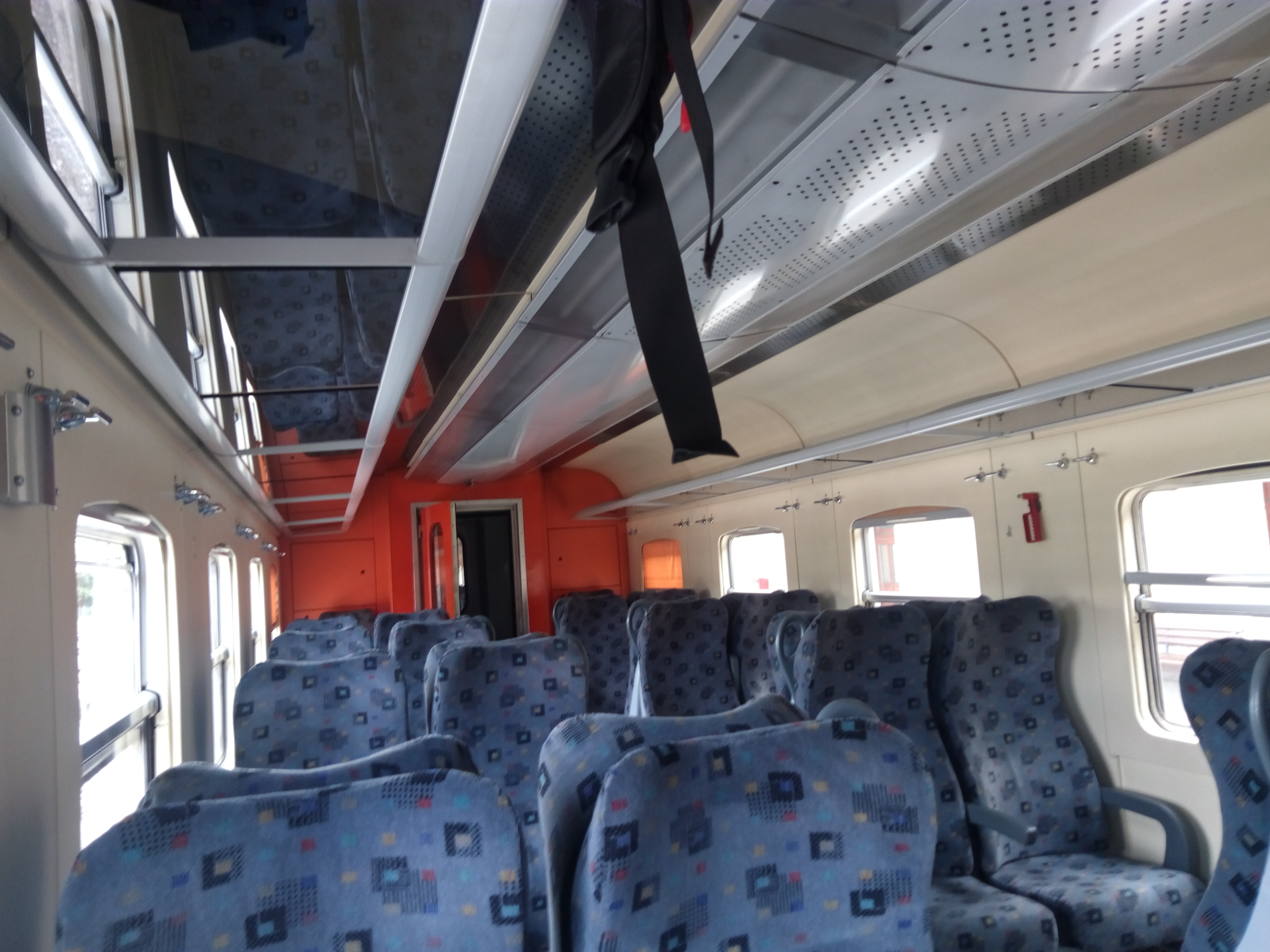 意外ときれいなスロベニア鉄道の車内